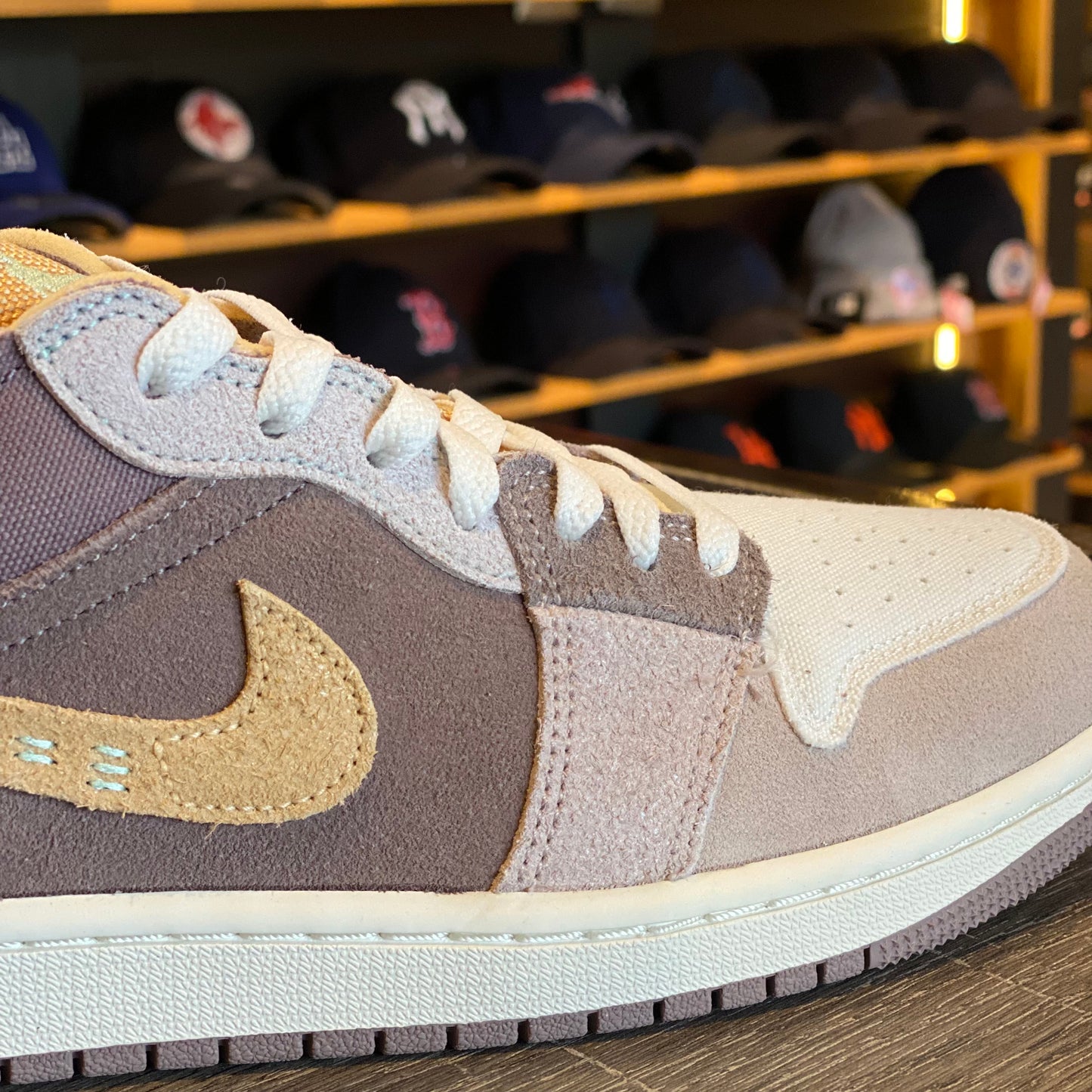 Tenis Nike Air jordan 1 low se craft DN1635 200 Cafe , beige