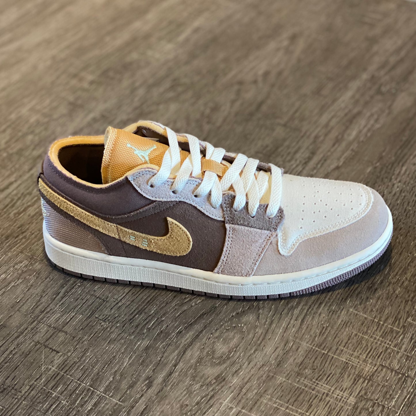 Tenis Nike Air jordan 1 low se craft DN1635 200 Cafe , beige