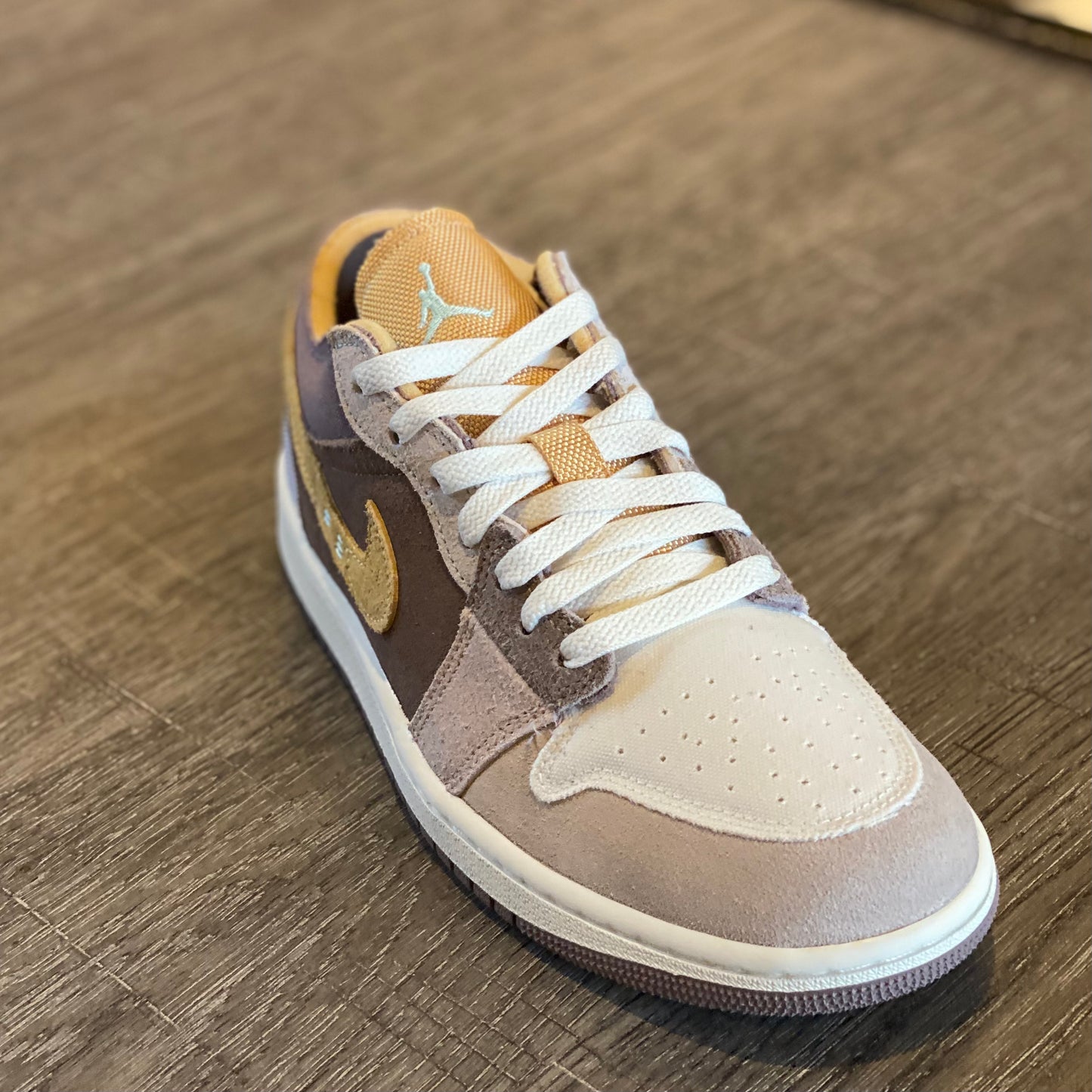 Tenis Nike Air jordan 1 low se craft DN1635 200 Cafe , beige