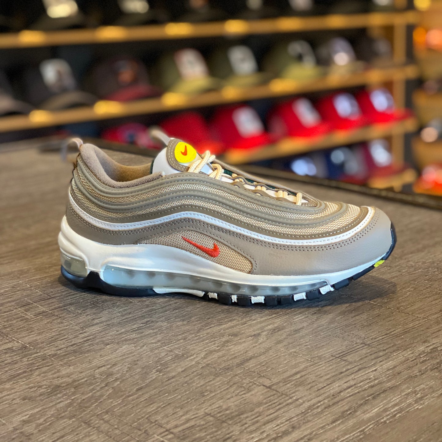 Tenis Nike W air max 97 se FD0357 247 Cafe dorado beige