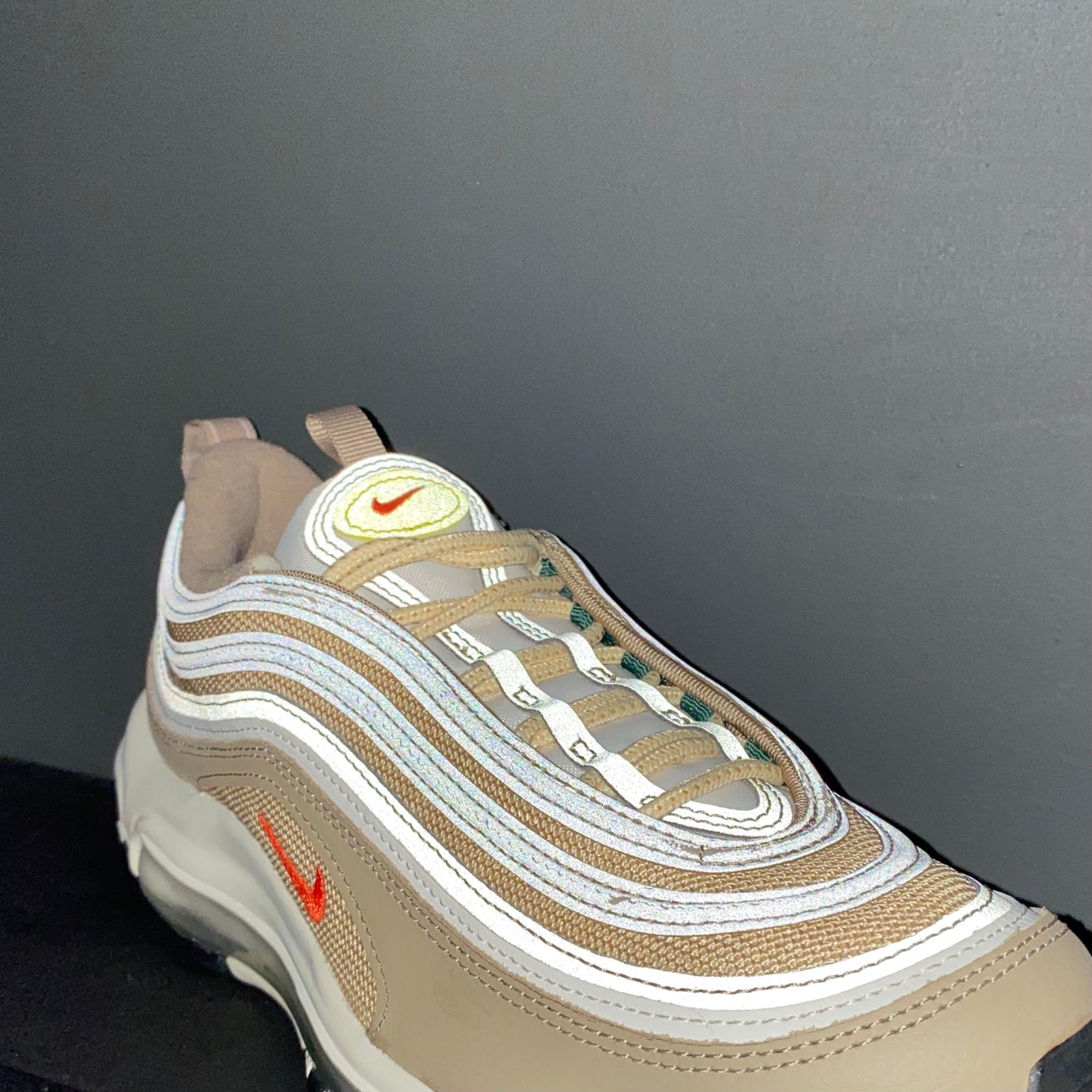 Tenis Nike W air max 97 se FD0357 247 Cafe dorado beige