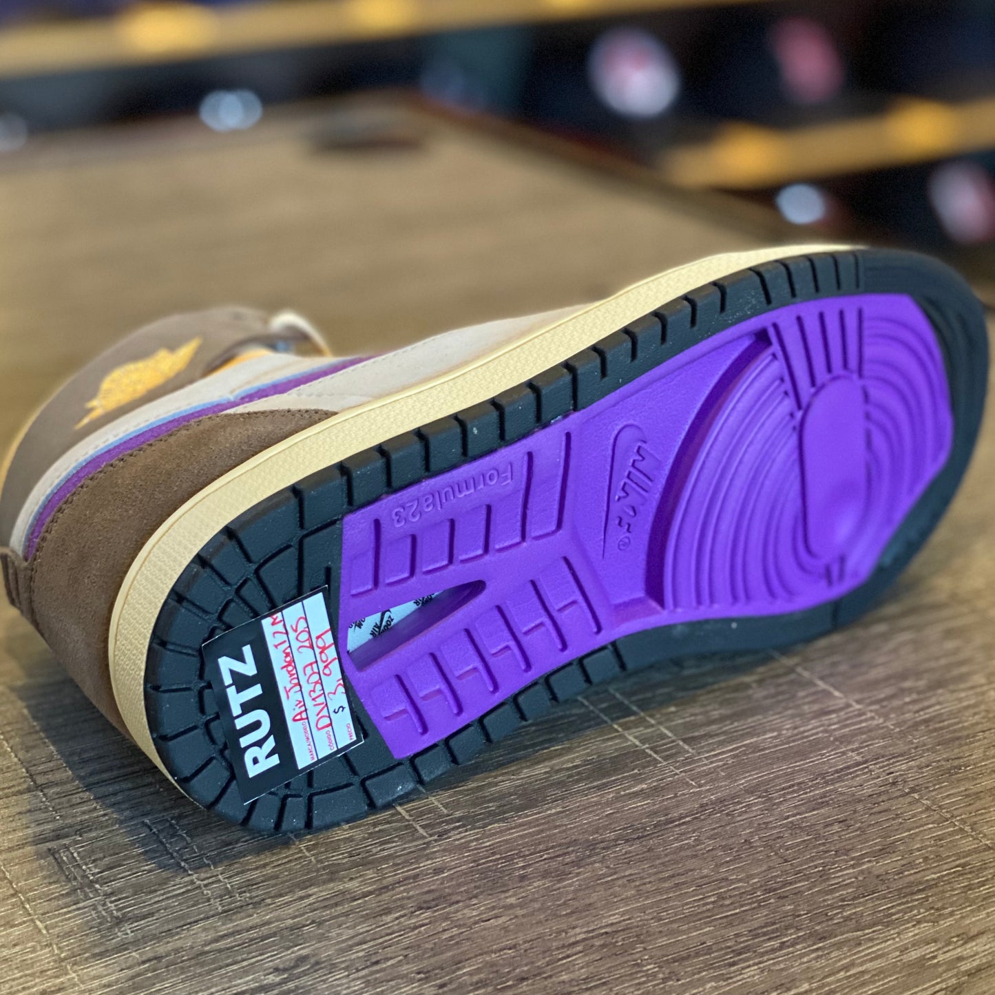 Tenis Nike Air jordan 1 zm air DV1307 205 Cafe , gris , morado