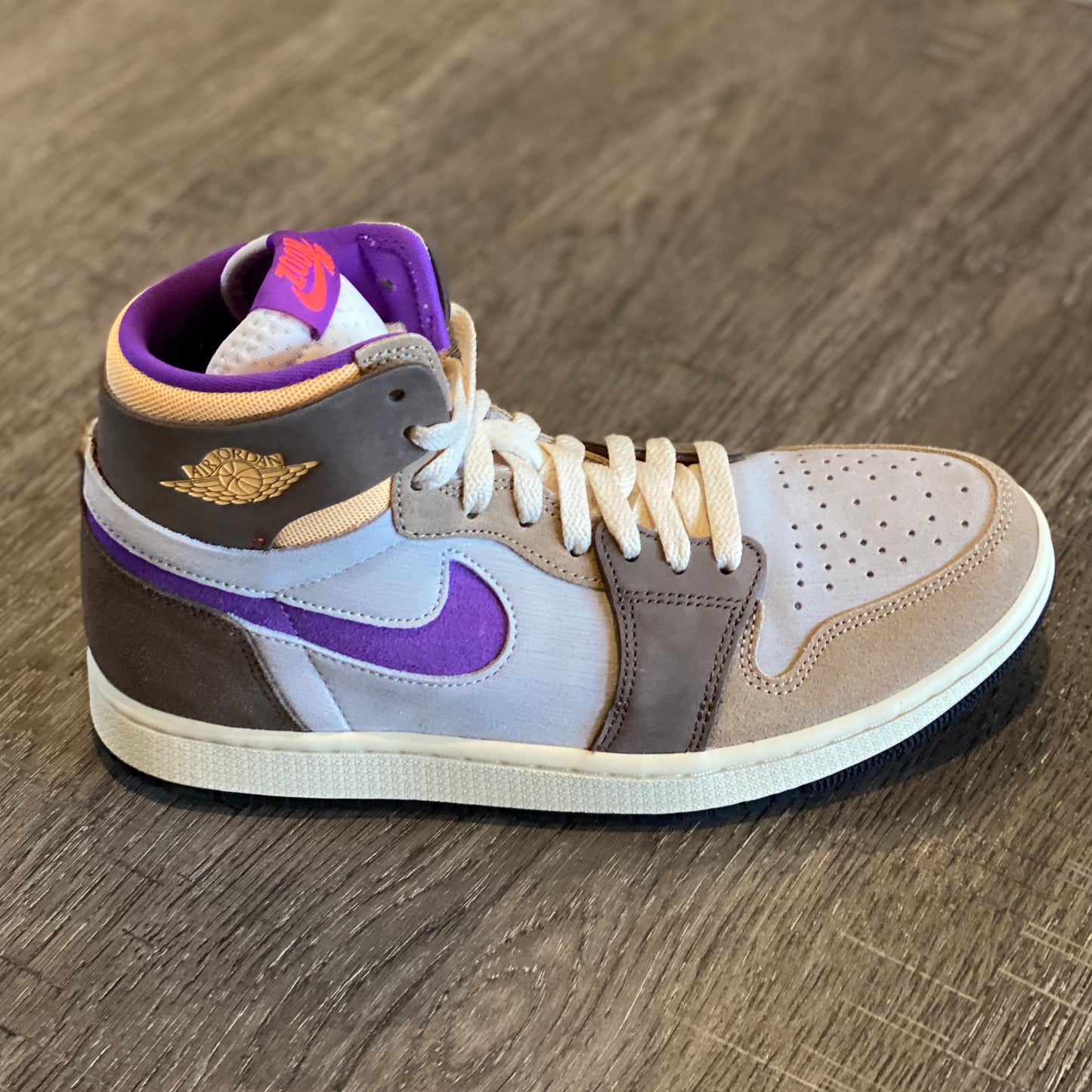 Tenis Nike Air jordan 1 zm air DV1307 205 Cafe , gris , morado