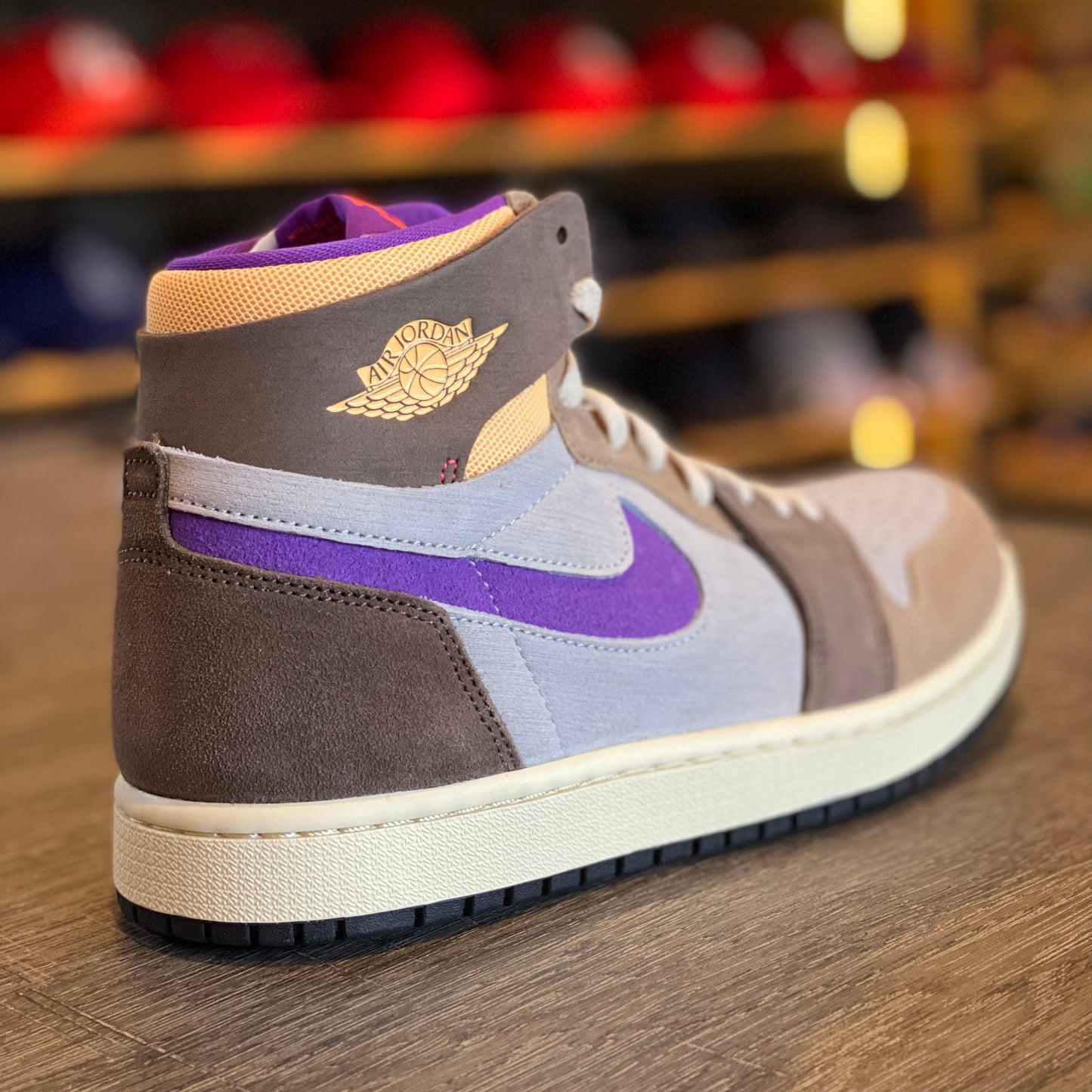 Tenis Nike Air jordan 1 zm air DV1307 205 Cafe , gris , morado