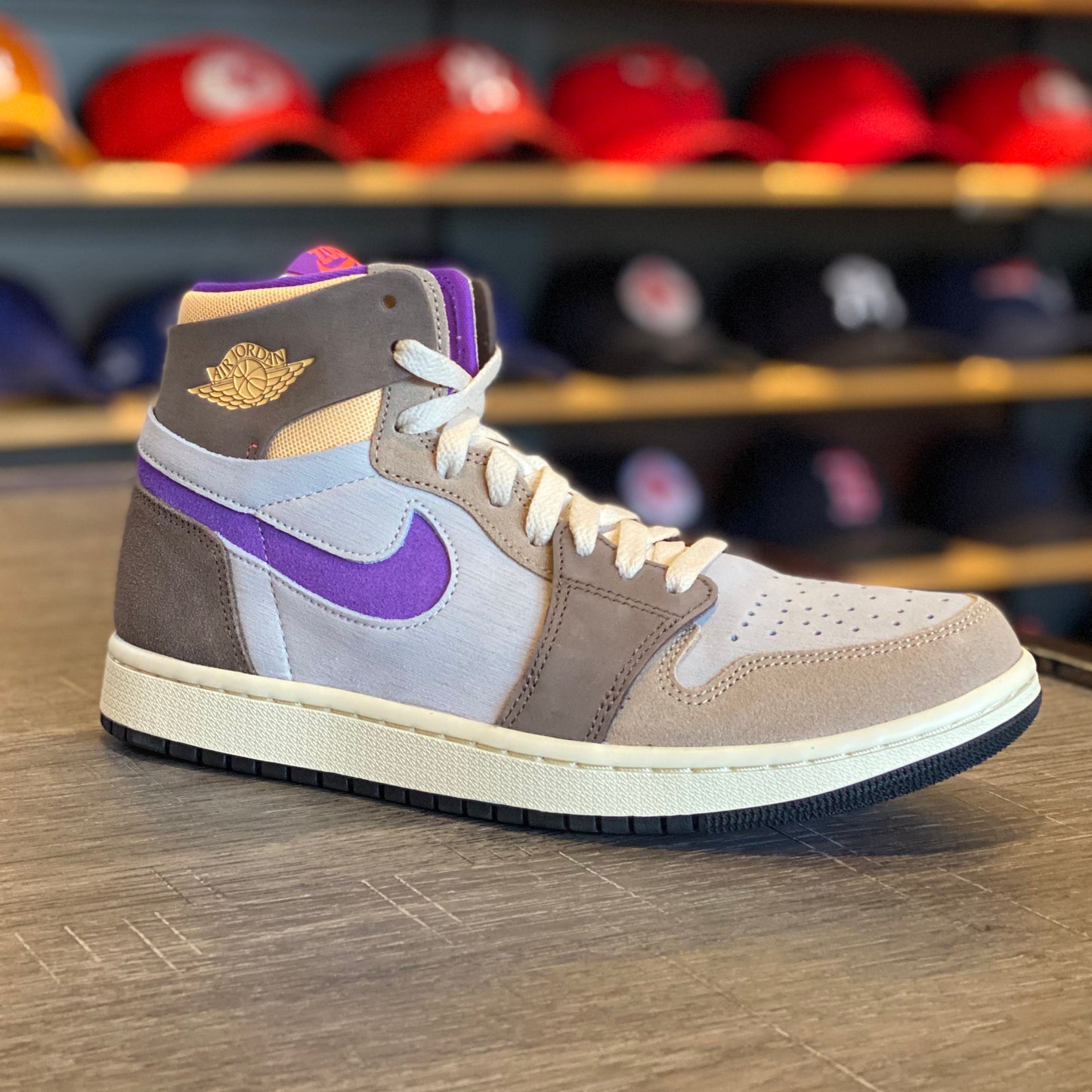 Tenis Nike Air jordan 1 zm air DV1307 205 Cafe , gris , morado